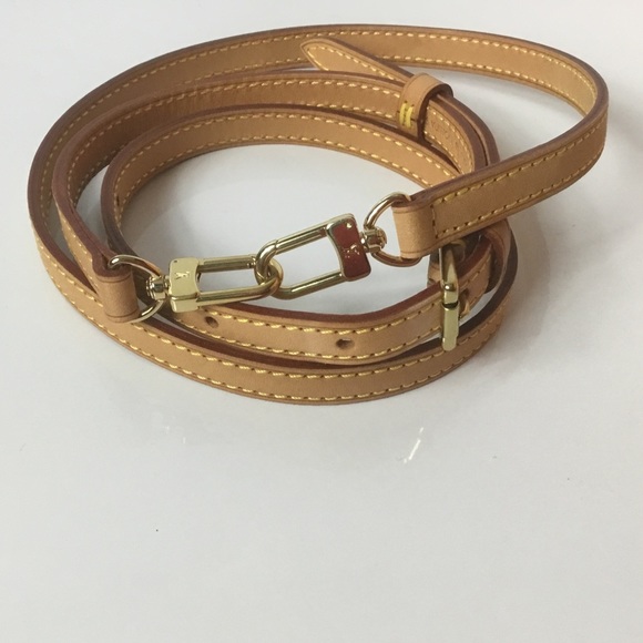 😍SOLD😍Louis Vuitton 46" Incs Adjustable Strap - Picture 5 of 8