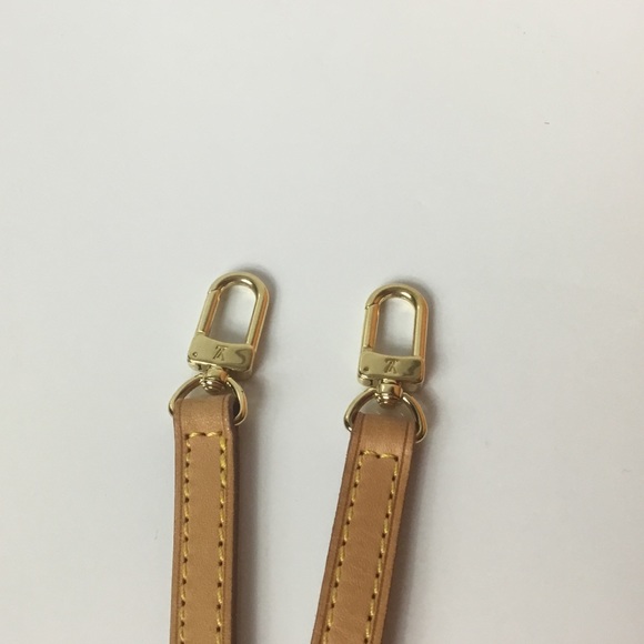 😍SOLD😍Louis Vuitton 46" Incs Adjustable Strap - Picture 7 of 8