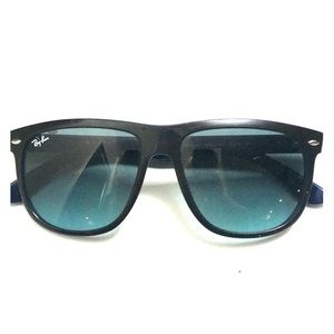 Ray Ban sunnies. Unisex. Black. Dark blue inside.