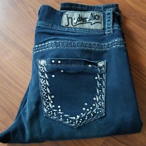 Hydraulic skinny jegging with jewel embellishments