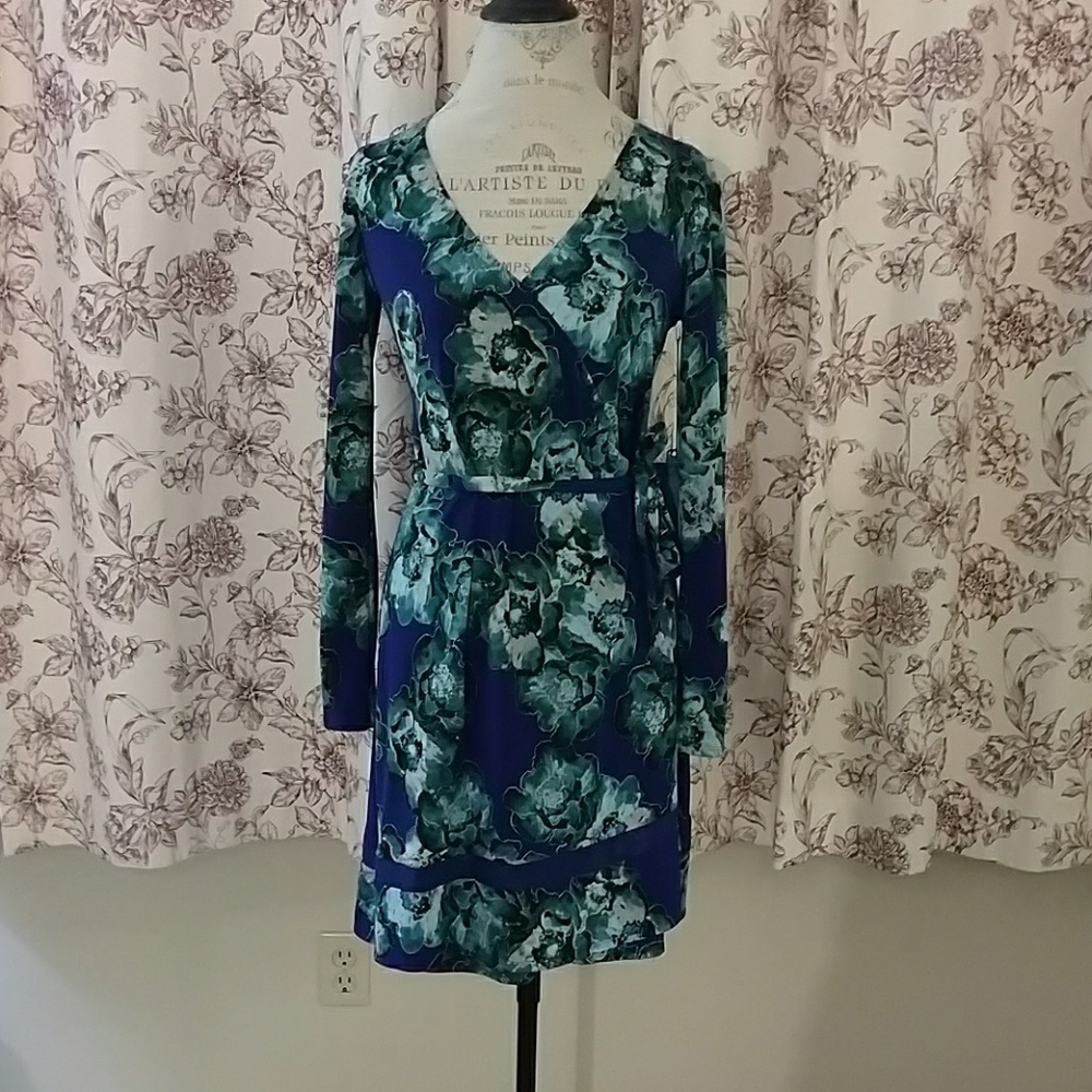 NWT!! Simply Vera by Vera Wang wrap-look dress