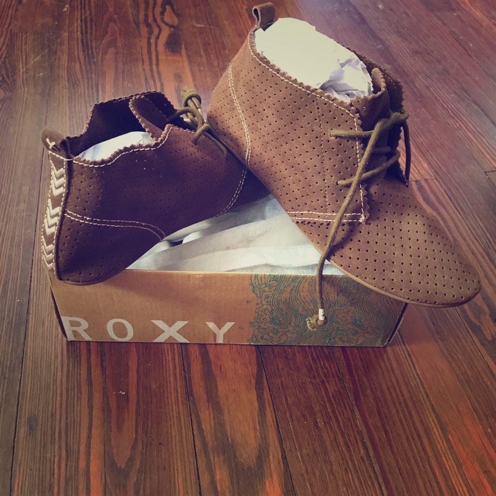 BRAND NEW with tags. ROXY ! (Mojave)
