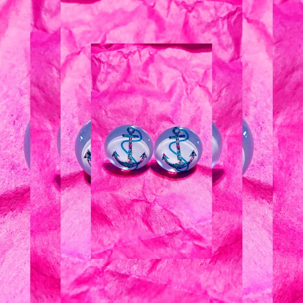 Stud earrings anchor