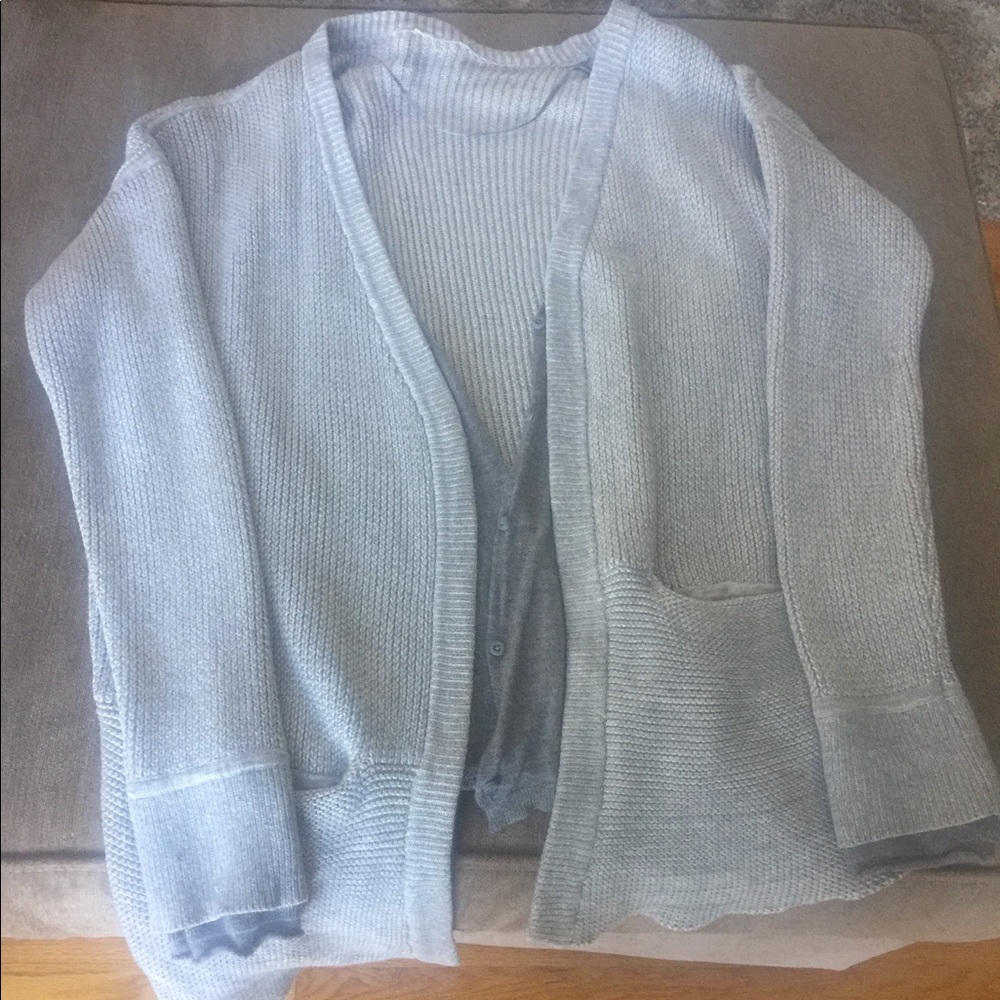 **SOLD** Lululemon Heather Grey Vestigan