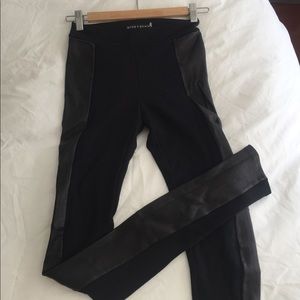 Alice + Olivia black legging w leather detail