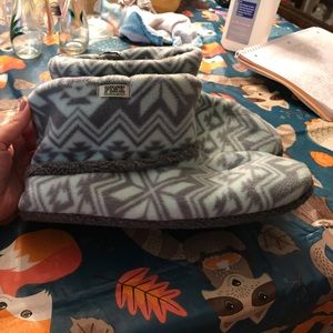 Pink by Victoria’s Secret slippers