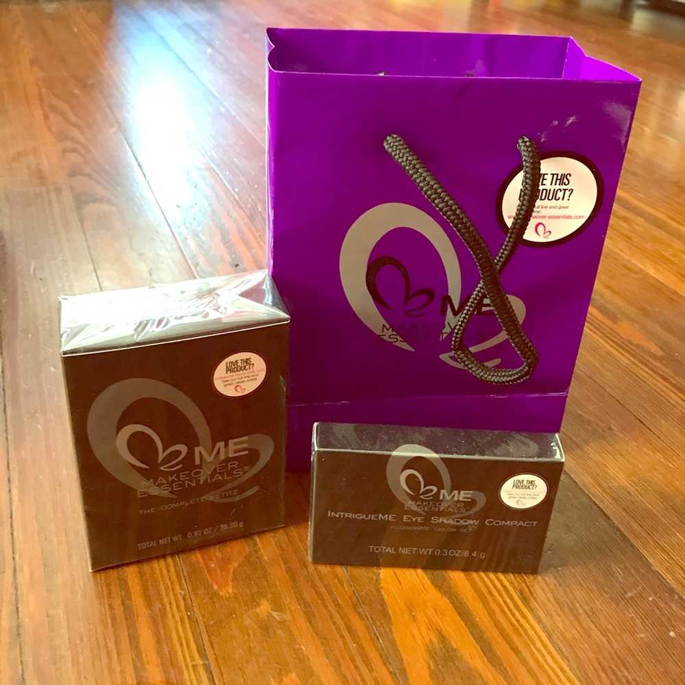 Makeup 💄 will open to show how compact and cool.