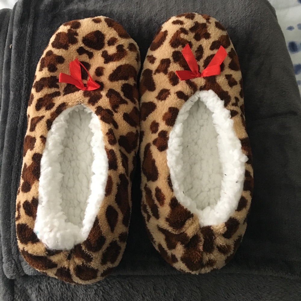 Cheetah print fuzzy slippers