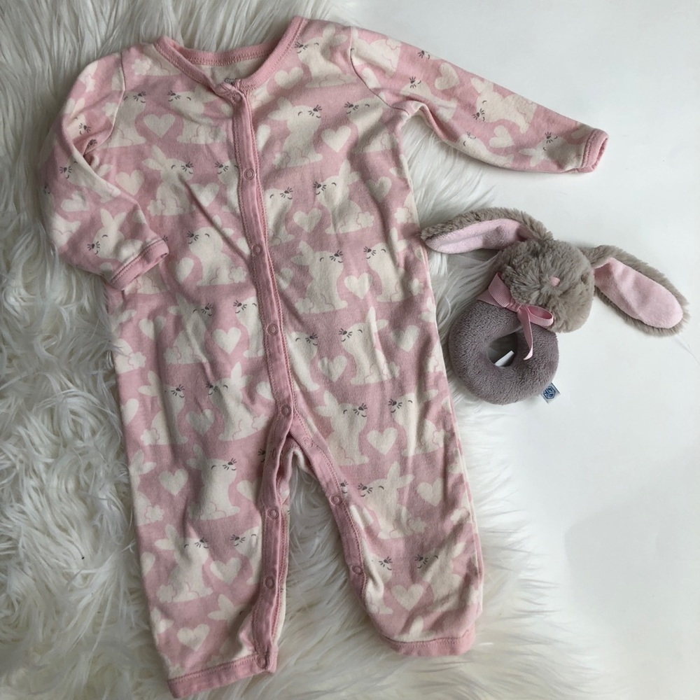 Baby bunny sleep and play