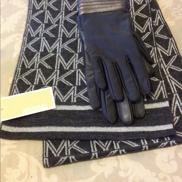 MICHAEL KORS scarf - Picture 2 of 8