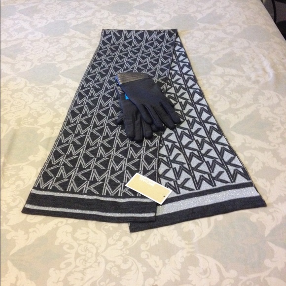 MICHAEL KORS scarf - Picture 3 of 8