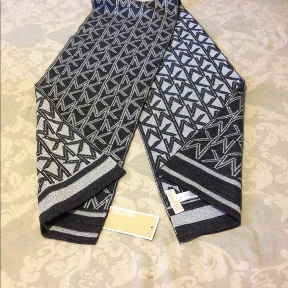 MICHAEL KORS scarf - Picture 4 of 8