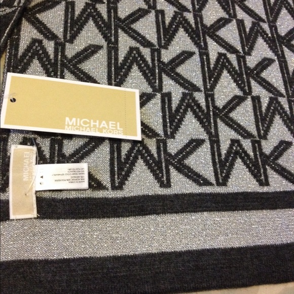 MICHAEL KORS scarf - Picture 5 of 8