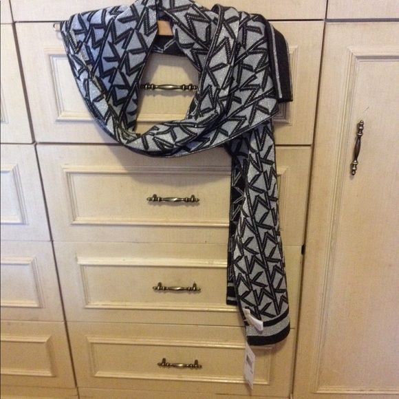 MICHAEL KORS scarf - Picture 7 of 8