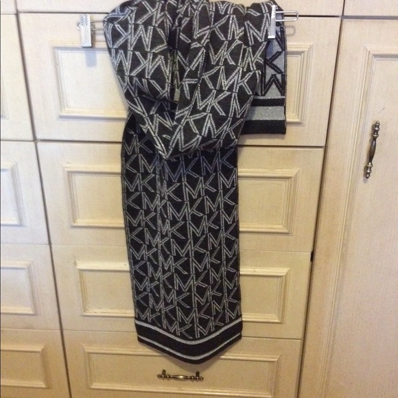 MICHAEL KORS scarf - Picture 8 of 8