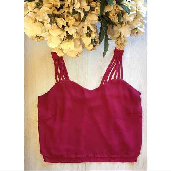 🚨 SOLD 🚨Open Back Crop Top - Picture 1 of 5