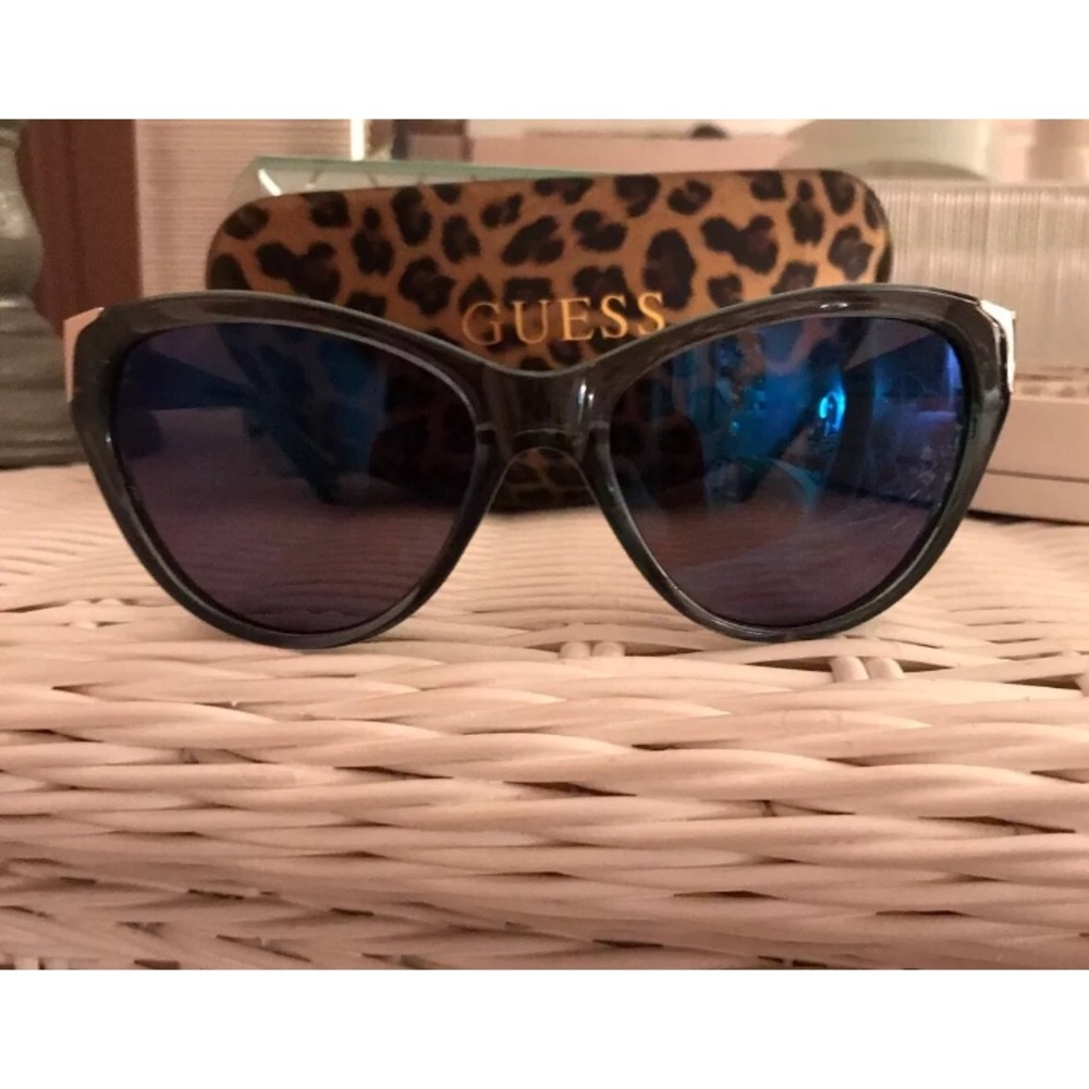 Guess mirrored sunglasses