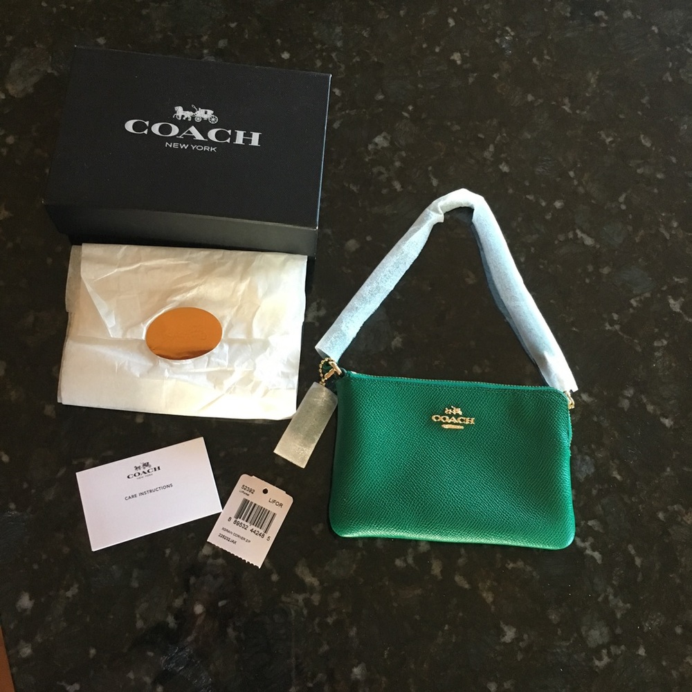🎁 COACH wristlet 4"x6", forest green🎁HP