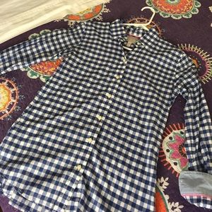 Women's Banana Republic button down shirt.
