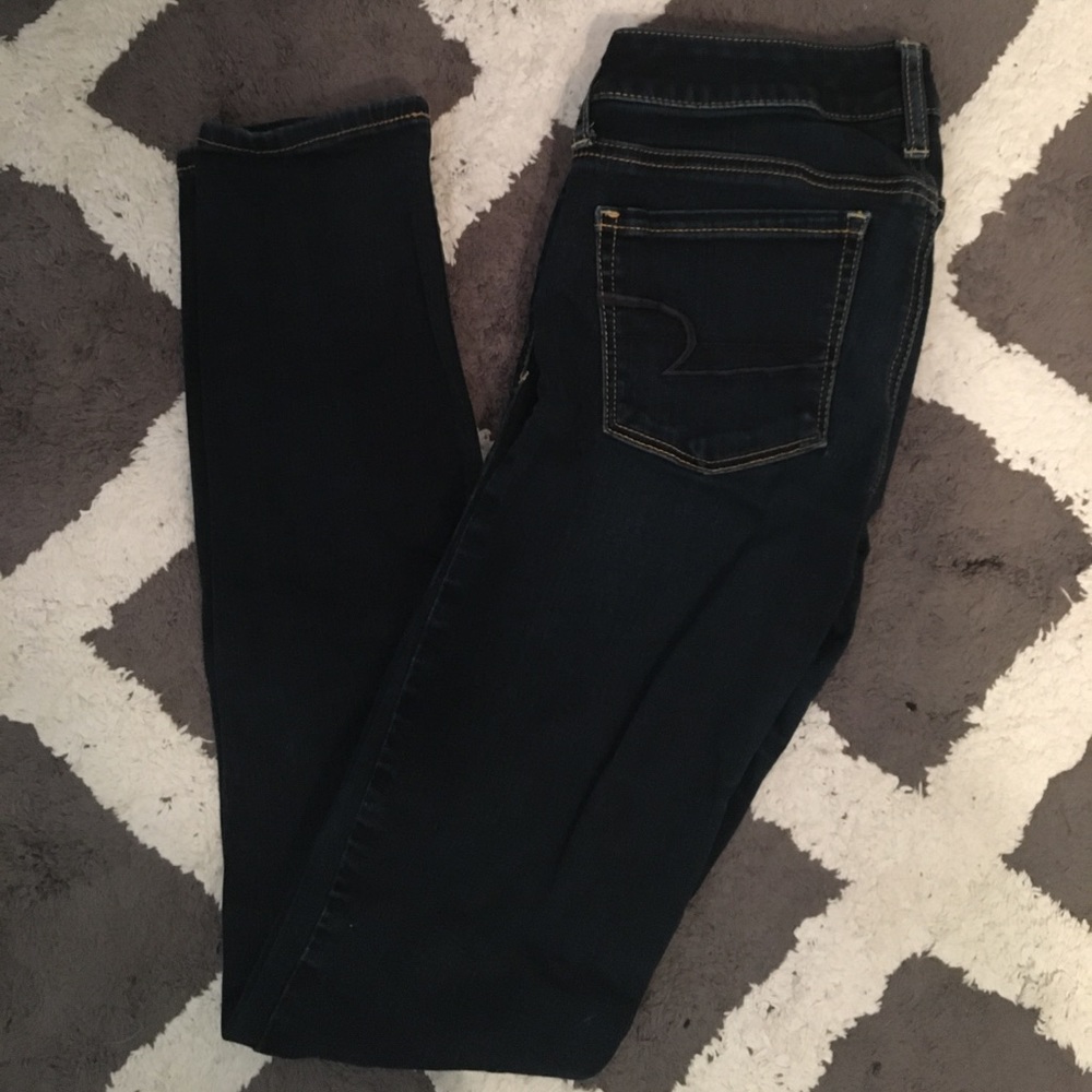 Dark denim American Eagle jeans. Size 4.