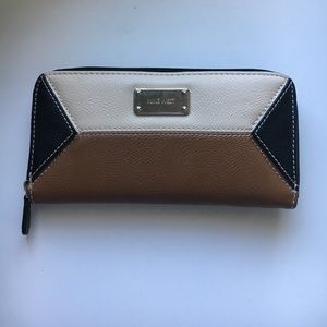 Nine West Wallet!  In great condition!