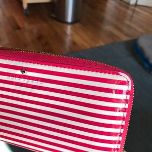 Lovely Kate Spade wallet EUC!