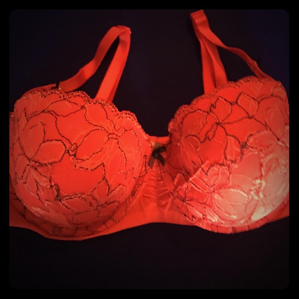Victoria’s Secret 36DD push up bra