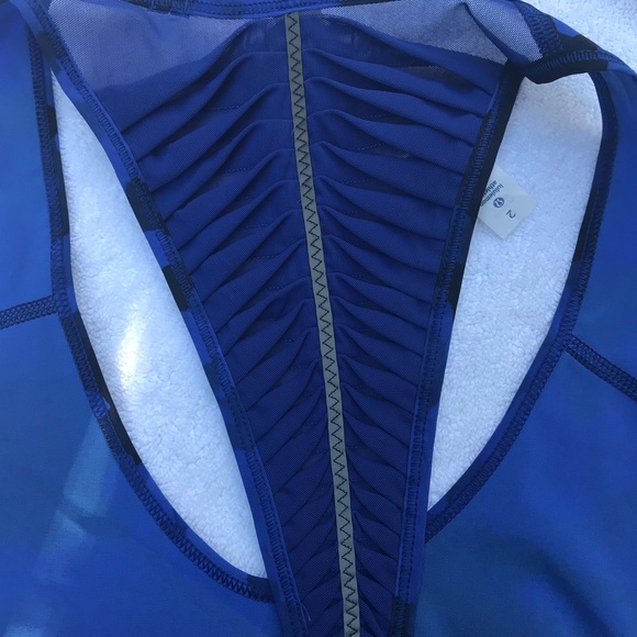 Size 2 tank Lululemon - Picture 3 of 6