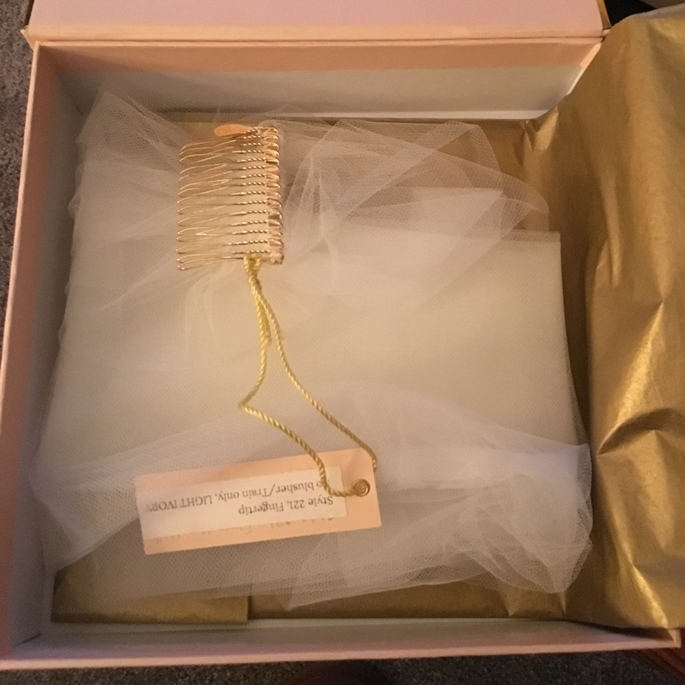 Twigs & Honey single layer fingertip length veil