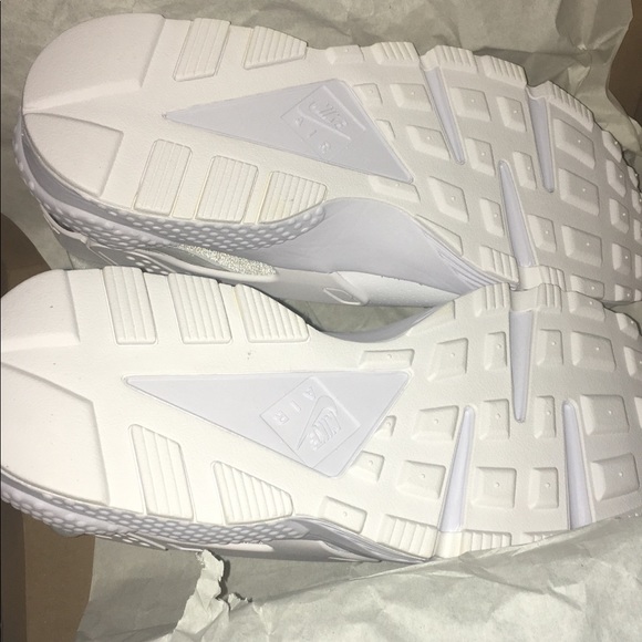 White nike huaraches