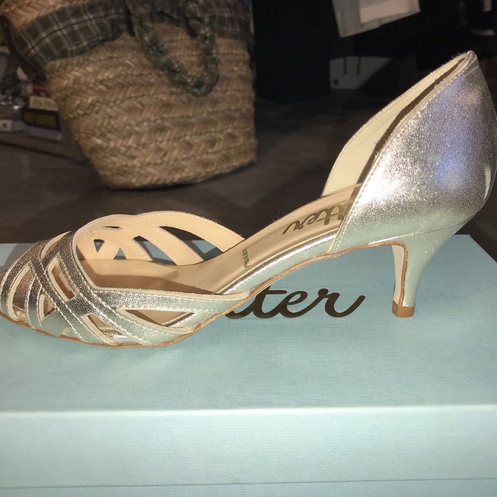 NWT! Butter gold dress shoes - Picture 6 of 7