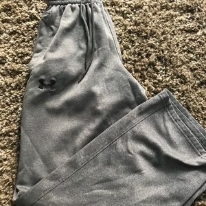 Boys S Under Armour sweatpants, gray
