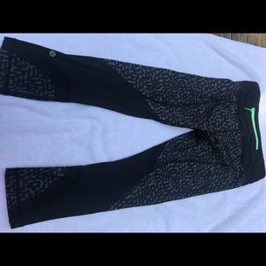 Size 4 Lululemon running crops
