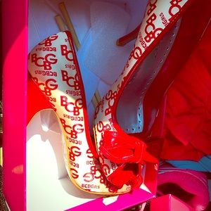 BCBG girls heels Brand New never wore 8.5 w/ box