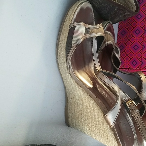 Authentic burberry wedges - Picture 4 of 4