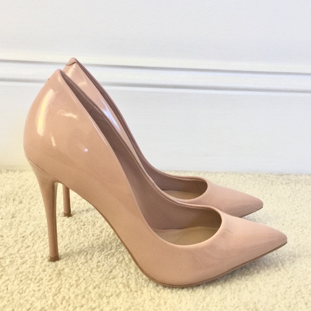 Nude pumps