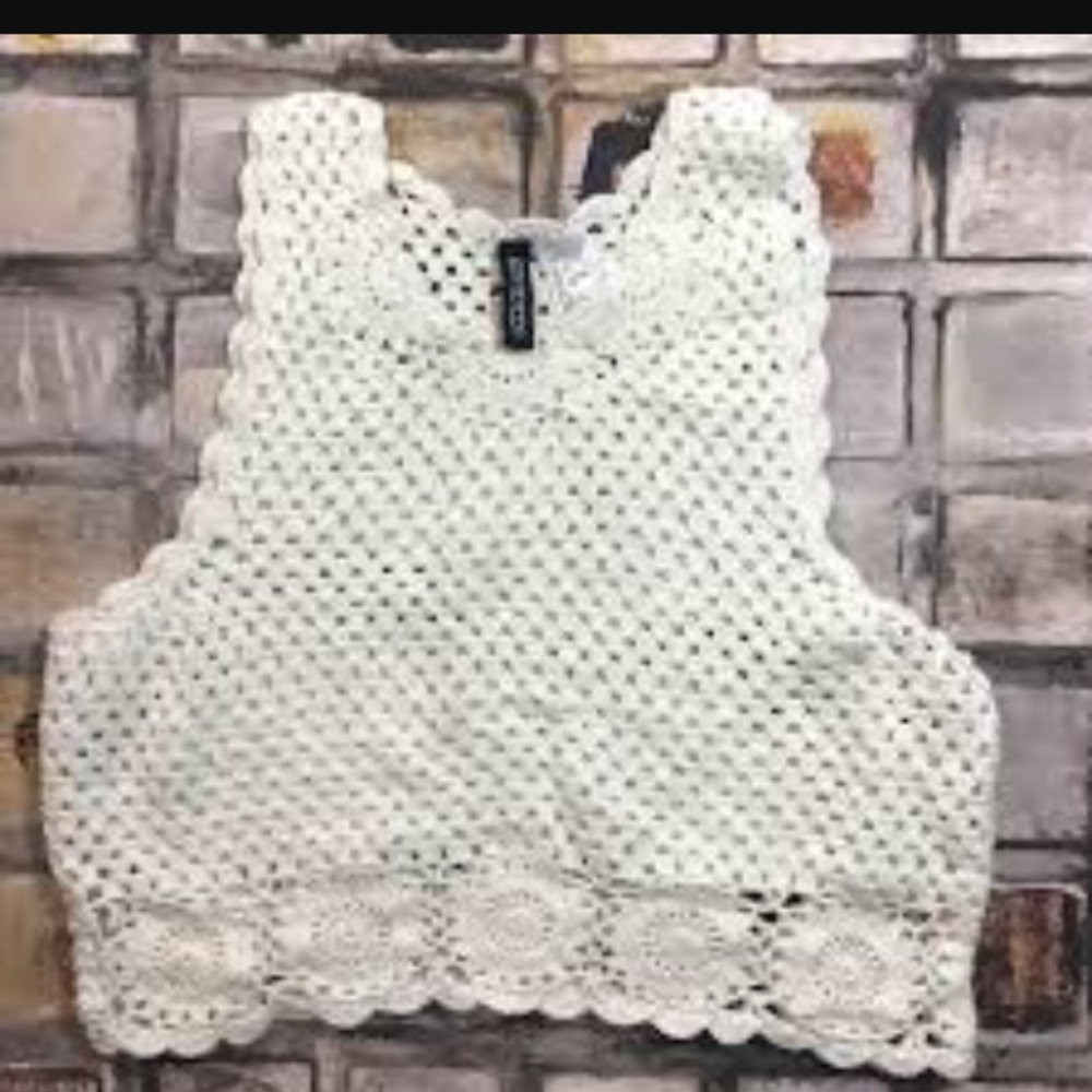 H&M white knit floral cropped tank
