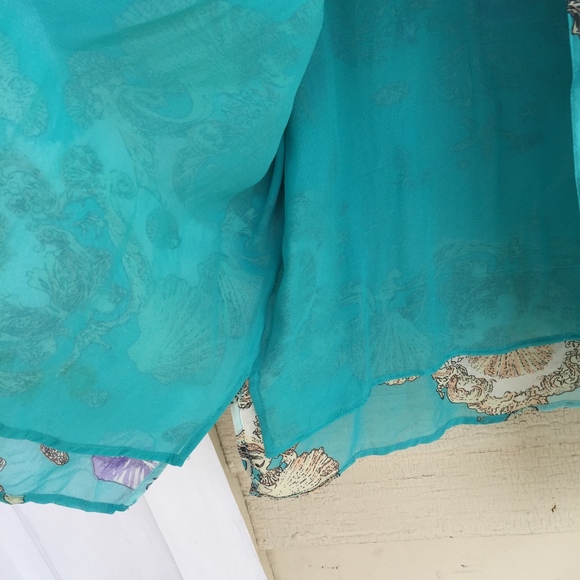 ARIS. A 100% silk sea pattern blouse/Beautiful - Picture 3 of 6