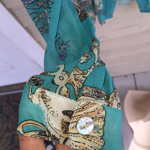 ARIS. A 100% silk sea pattern blouse/Beautiful - Picture 5 of 6
