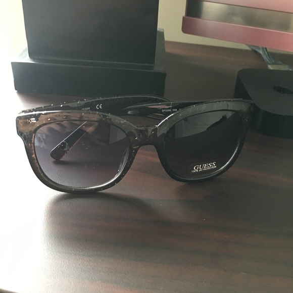 New Guess Womens Sunglasses ! - Picture 1 of 5