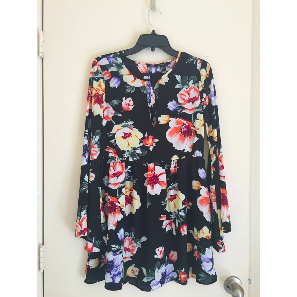 Floral Dress w/bell sleeves