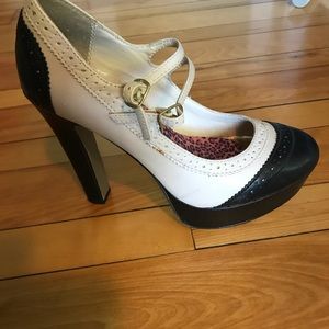 ❄️SALE❄️ Mary Jane heels