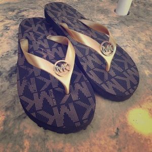 Michael kors flip flops