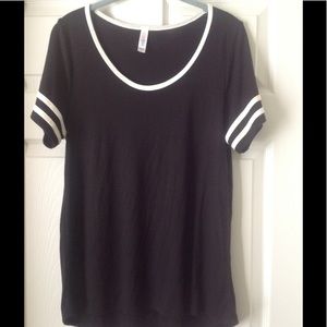 LuLaRoe classic top- Never Worn!