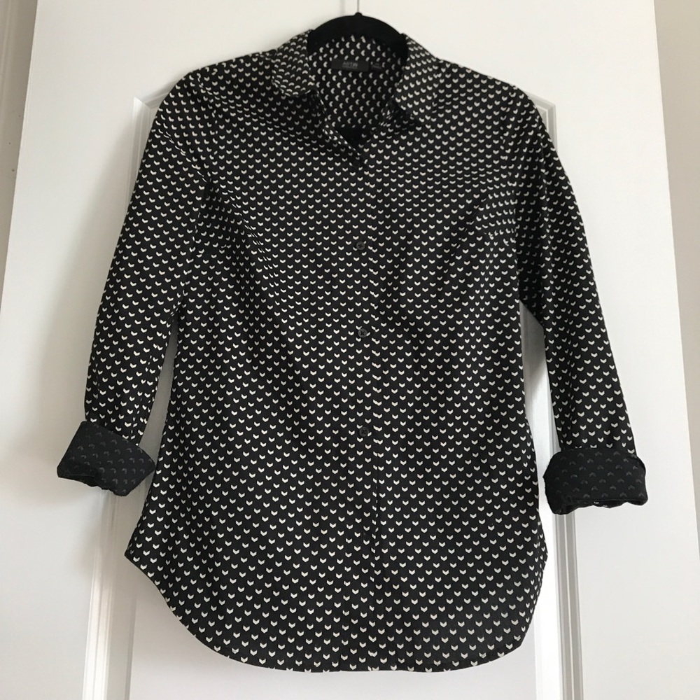 APT 9 Button Up