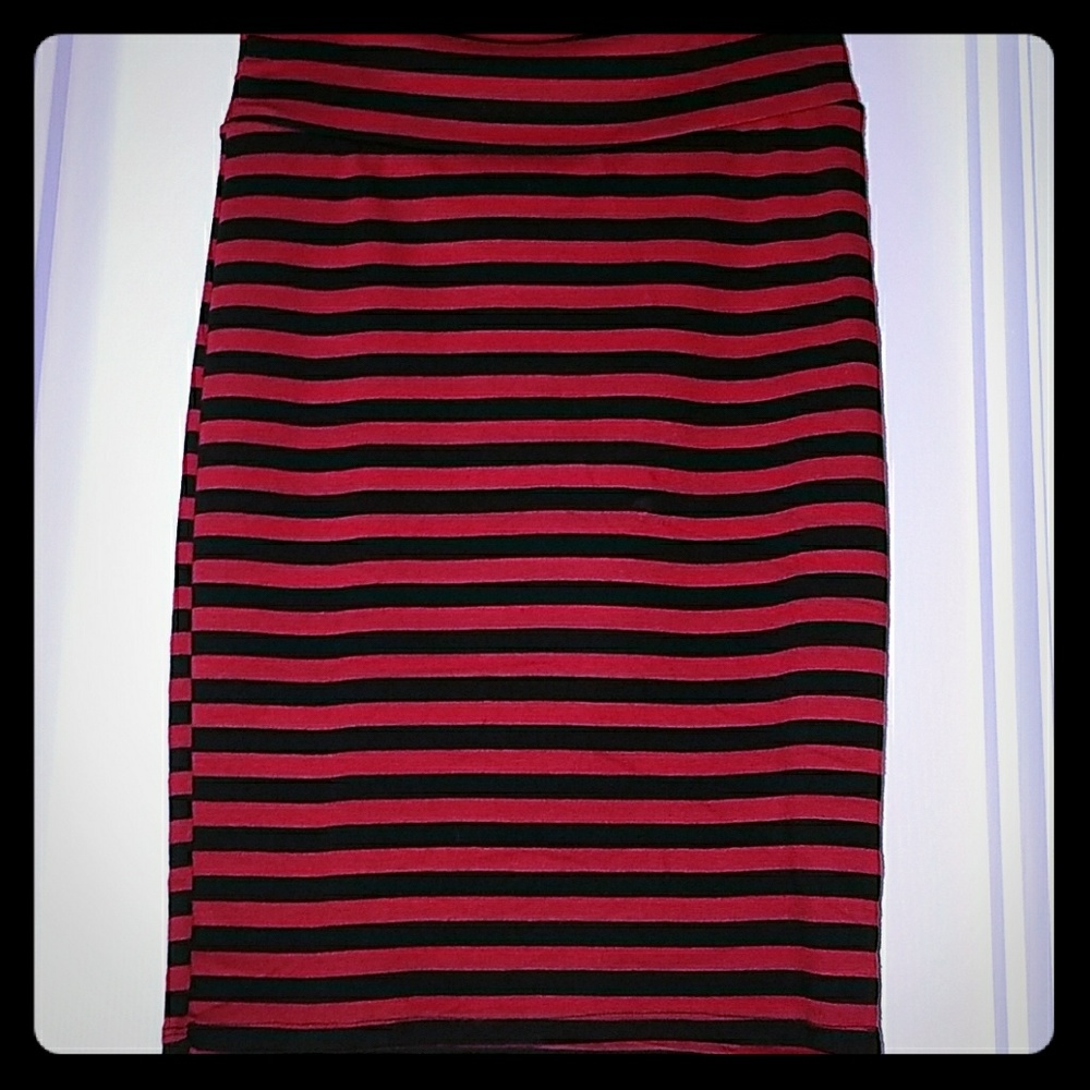 S LuLaRoe Cassie Pencil Skirt Black & Red Stripe