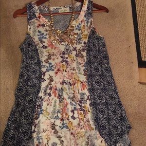 Boutique sleeveless floral top size s