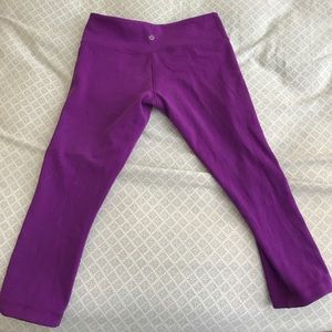 Lululemon size 8 reversible purple/black crops