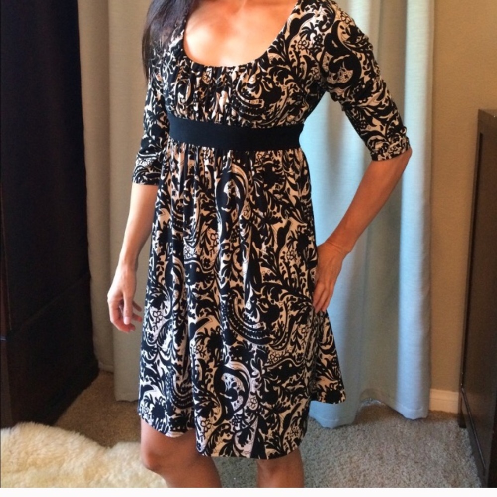 Super cute black and white dress