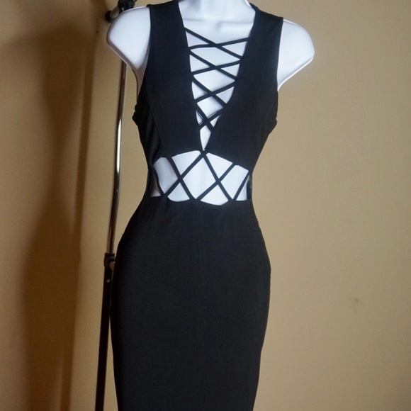 Cut out bodycon dress - Picture 2 of 4